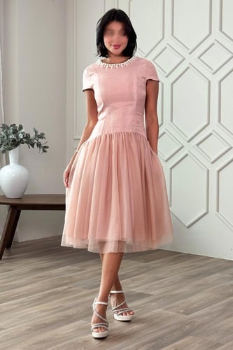 فستان ميدي بياقة مزينة بلؤلؤ لون وردي