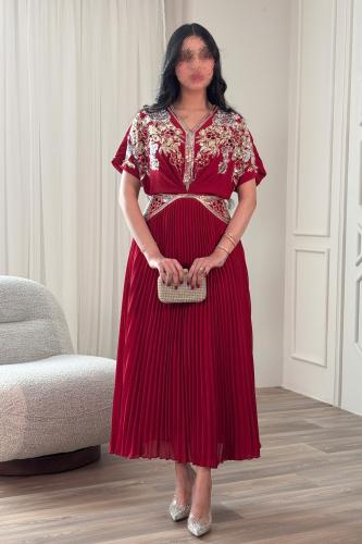 فستان ميدي بكسرات لون احمر