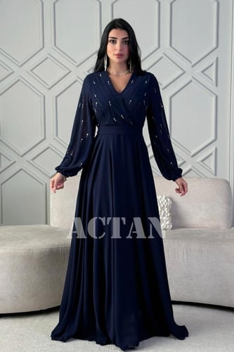 فستان ازرق سهرة طويل مزين بالفصوص