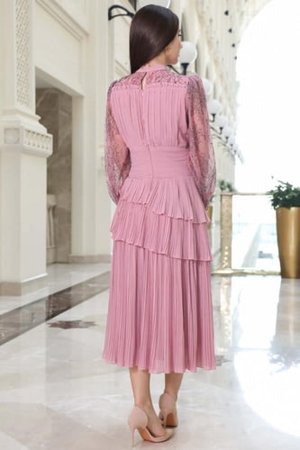 فستان شيفون ماكسي بأكمام دانتيل لون وردي