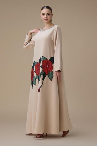 جلابية بيج طويلة واسعة بتطريز وردي ثلاثي الأبعاد