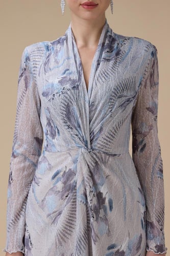 فستان رصاصي طويل بأكمام طويلة بطبعة زهور