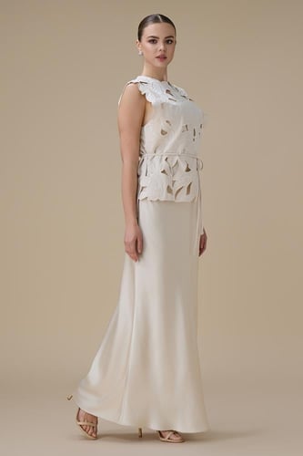 فستان سكري من قطعتين بتطريز ثلاثي الأبعاد