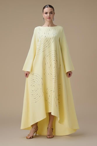 جلابية طويلة ماكسي صفراء بتصميم واسع أنيق