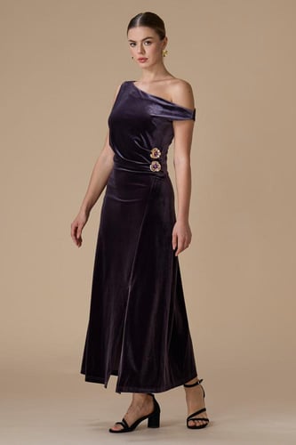 فستان بنفسجي ماكسي بكتف واحد