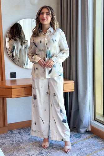 بنطال بطبعة ماربل لون بيج