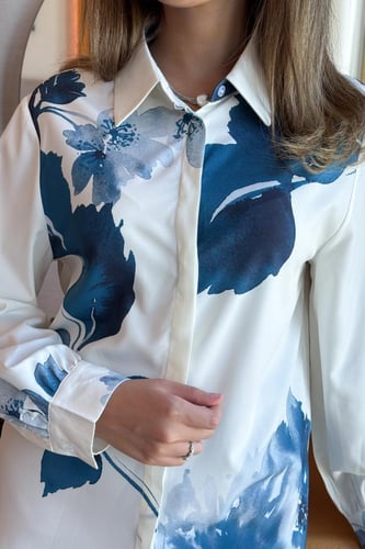 قميص مشجر بياقة مطوية لون ازرق