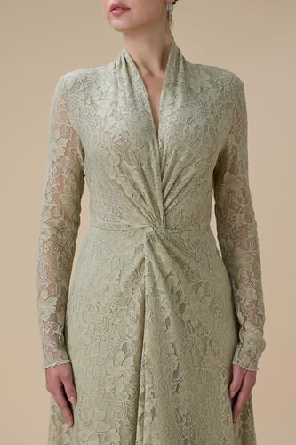 فستان اخضر فاتح طويل دانتيل