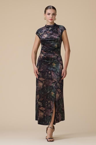 فستان مخمل مشجر بأكمام قصيرة