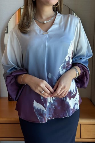 بلوزة ساتان امبريه لون ازرق