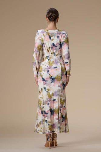 فستان بيج طويل بطبعة أزهار مخمل