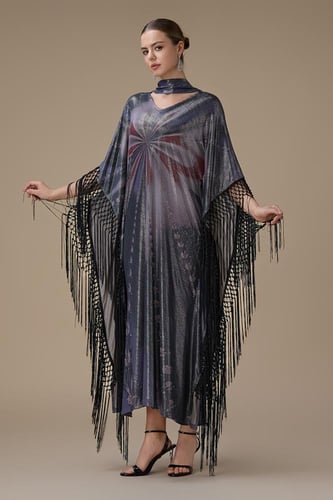 جلابية طويلة لامعة بتصميم واسع مع شرّابات