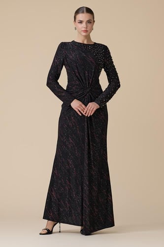 فستان اسود طويل مزموم