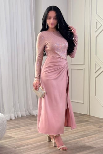 فستان بلمعة مزموم من الخصر بفتحة