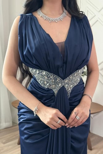 فستان طويل درابيه مزين بالكريستال لون كحلي