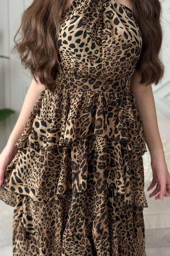 فستان غير متماثل الطول بطبقات وطبعة جلد الفهد لون...