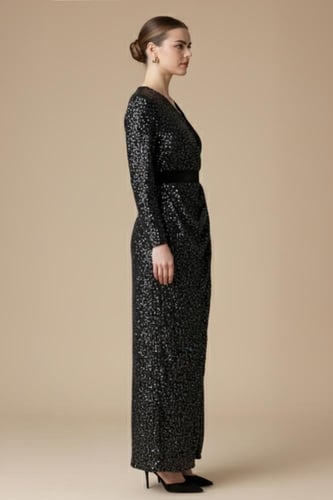 فستان مخملي بكسرات مزين بالترتر