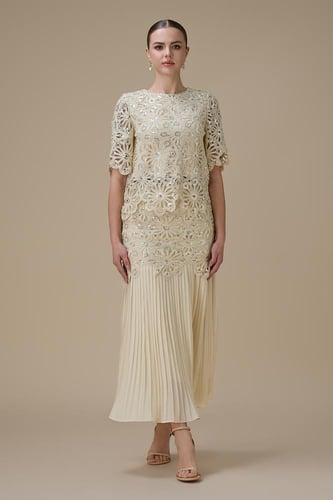 طقم دانتيل سكري مع تنورة بليسيه أنيقة