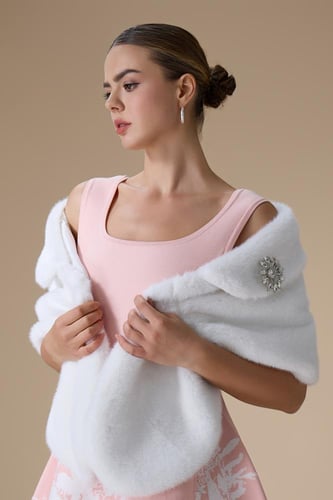 شال فرو لون ابيض