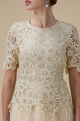 فستان طويل بيج بليسيه بتطريز