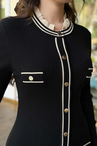 فستان ميدي بحياكة مضلعة مزين بأزرار لون اسود