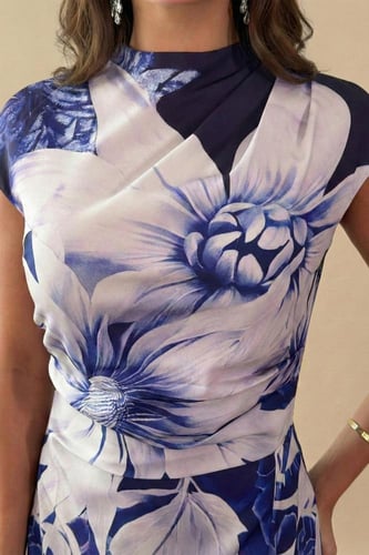 فستان كريب ماكسي بطبعة ورود