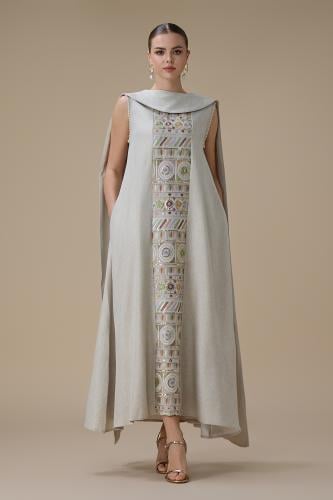 جلابية بيج طويلة بتطريز مركزي وتصميم كاب