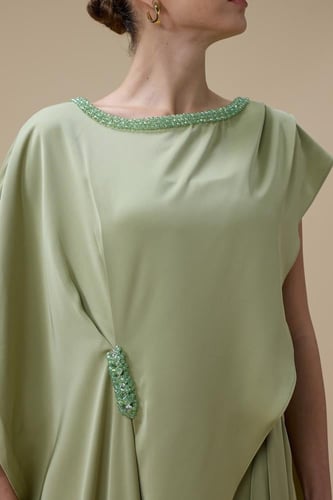 جمبسوت من قطعتين اخضر بتصميم كاب مطرز