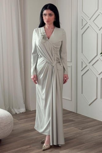 فستان اخضر فاتح سهرة ماكسي بأكمام طويلة