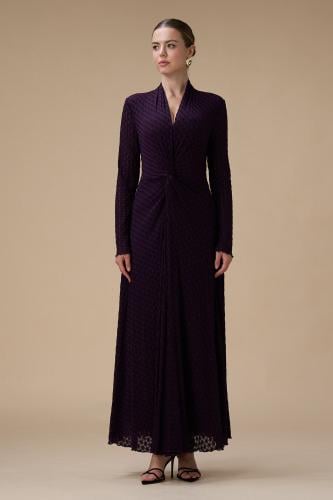 فستان موف طويل بقصة ملتفة