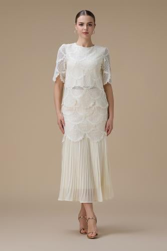 طقم سكري دانتيل مع تنورة بليسيه أنيقة