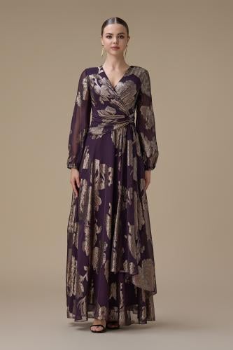 فستان طويل بنفسجي بقصة لف