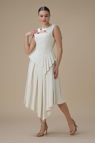 فستان ميدي سكري بقصّة غير متماثلة