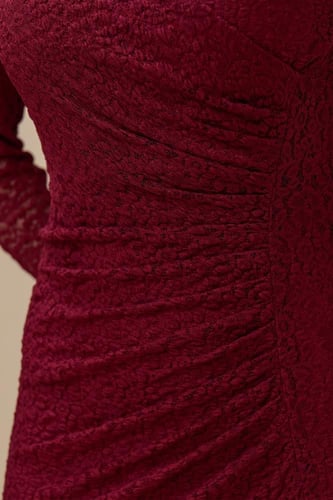 فستان طويل برغندي دانتيل