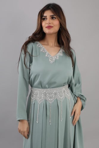 جلابية رمضانية بتصميم مميز مطرزه بالخرز والولو لون...