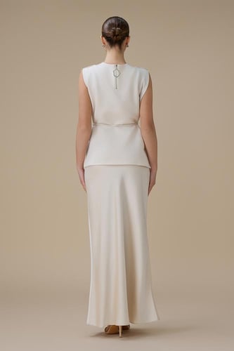 فستان سكري من قطعتين بتطريز ثلاثي الأبعاد