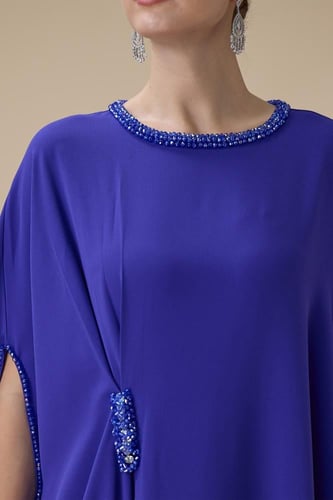 جلابية أنيقة باللون الأزرق بتطريز خرزي