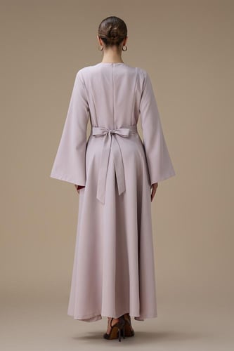 جلابية طويل وردي فاتح مع تطريز ناعم