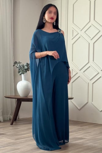 جمبسوت بكتف واحد بوشاح طويل لون تركواز