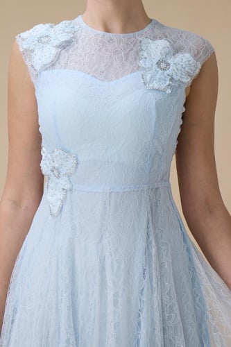 فستان ميدي أزرق فاتح دانتيل