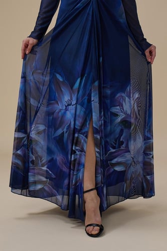 فستان كحلي طويل بطبعة زهور بتصميم خصر ملتف