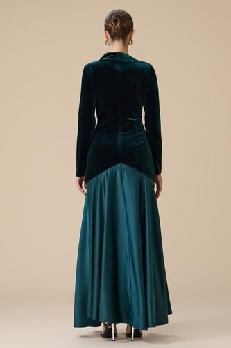 فستان اخضر طويل مخمل