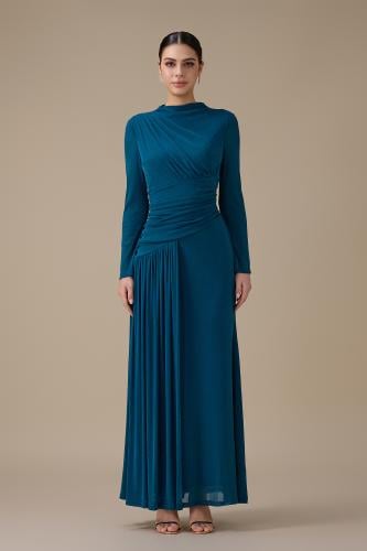 فستان طويل تركواز لامع بكسرات جانبية