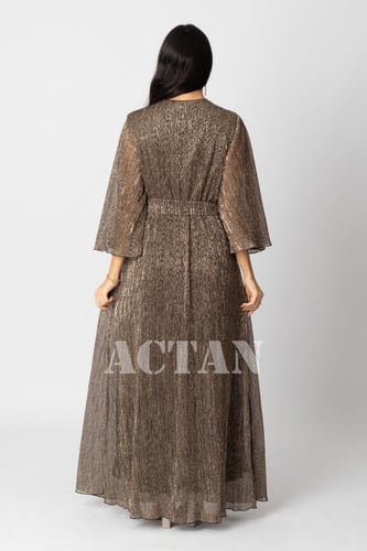 فستان طويل بليسيه بلمعة لون ذهبي