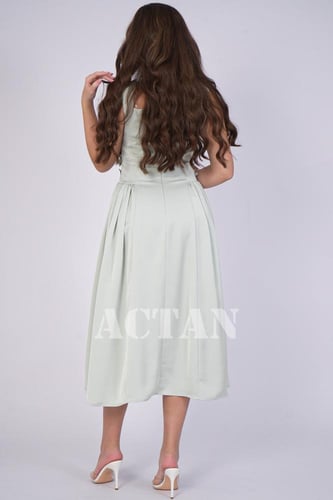 فستان ميدي بأبلكية ورد لون اخضر فاتح