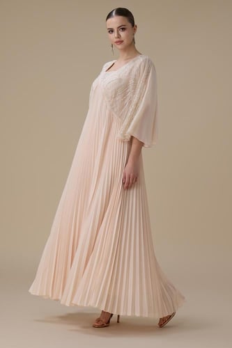 جلابية أنيقة وردي بليسيه وطبقة مطرزة