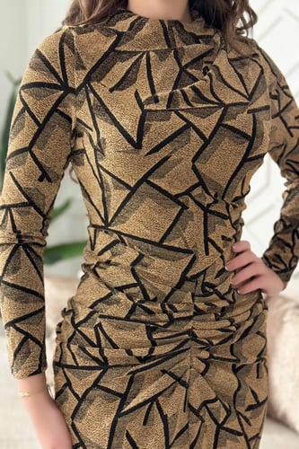 فستان بلمعة طويل مزموم بياقة عالية