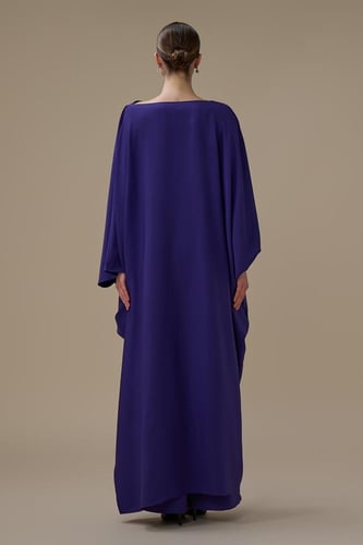 طقم بنطلون بنفسجي بقصة انسيابية واسعة مع تطريز فاخ...