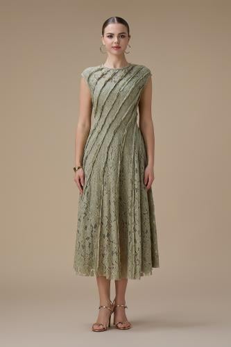 فستان ميدي اخضر دانتيل بتفاصيل طيات