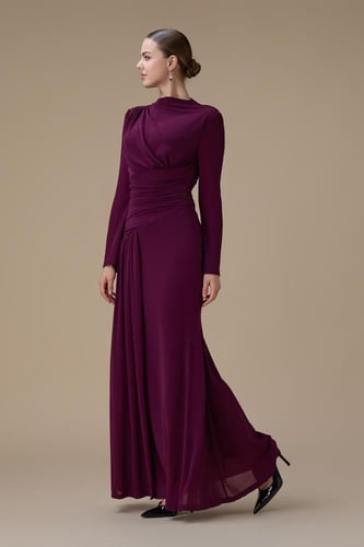 فستان طويل بنفسجي بكسرات جانبية